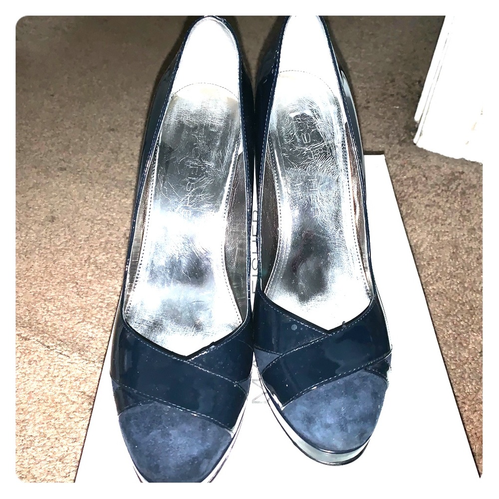 Marc Fisher navy blue round toe pump